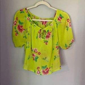 Hollister short sleeve flowy top.